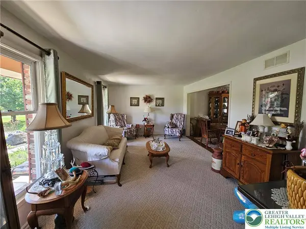 1625 Rosalie DR, Lower Saucon Twp, PA 18055