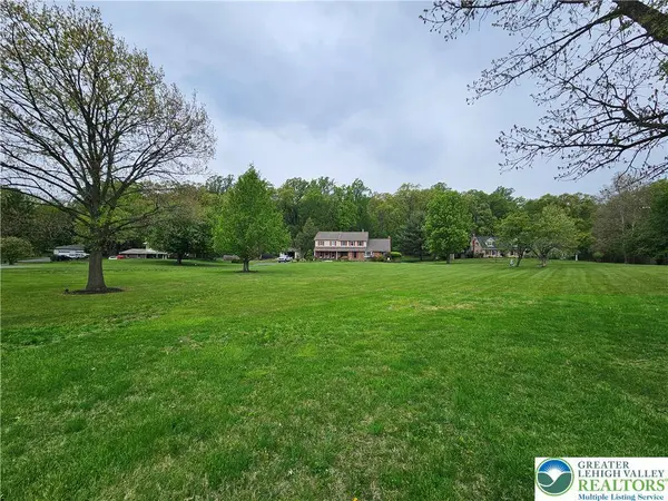 1625 Rosalie DR, Lower Saucon Twp, PA 18055