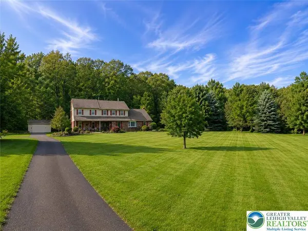 1625 Rosalie DR, Lower Saucon Twp, PA 18055