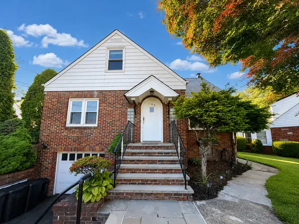 165 Oak Grove Ave, Hasbrouck Heights, NJ 07604-1218