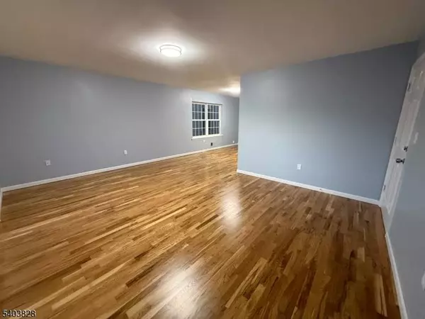 527 4th Ave #1, Elizabeth City, NJ 07202