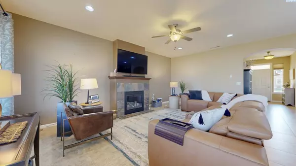 2900 Crosswater Loop, Richland, WA 99354