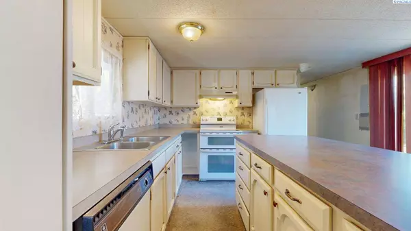 63 Galaxy Lane, Richland, WA 99354