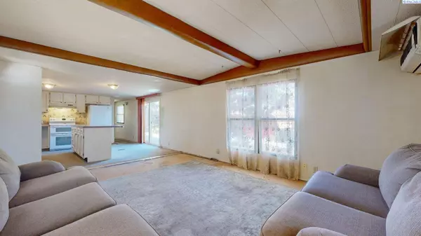 63 Galaxy Lane, Richland, WA 99354