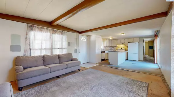 63 Galaxy Lane, Richland, WA 99354