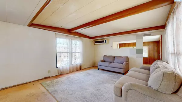 63 Galaxy Lane, Richland, WA 99354