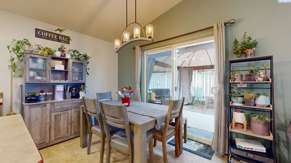 1642 Cactus Loop, Richland, WA 99352