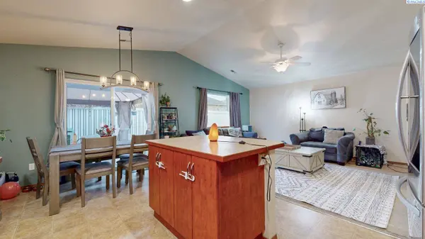 1642 Cactus Loop, Richland, WA 99352