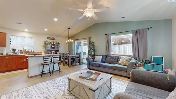 1642 Cactus Loop, Richland, WA 99352