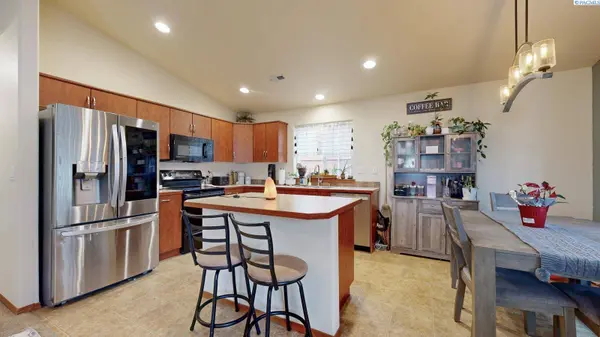 1642 Cactus Loop, Richland, WA 99352