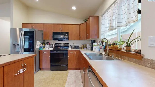 1642 Cactus Loop, Richland, WA 99352