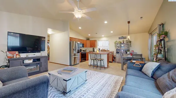 1642 Cactus Loop, Richland, WA 99352