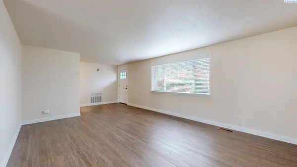 101204 E Clover Road, Kennewick, WA 99338