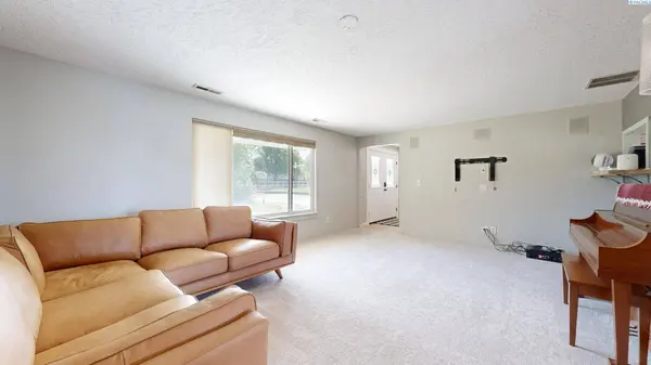 6404 S Bermuda Road, Kennewick, WA 99338