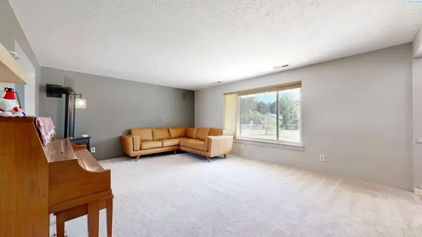6404 S Bermuda Road, Kennewick, WA 99338