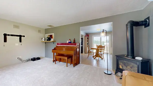 6404 S Bermuda Road, Kennewick, WA 99338