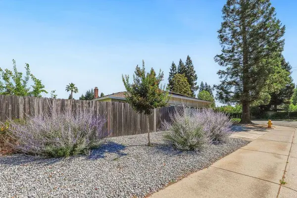 1660 Stabler LN, Yuba City, CA 95993
