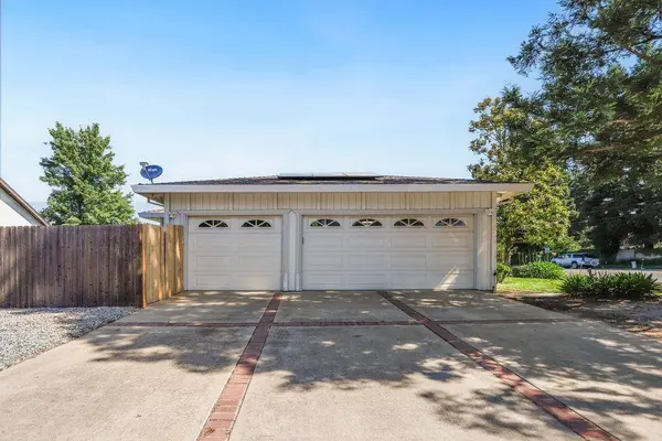 1660 Stabler LN, Yuba City, CA 95993