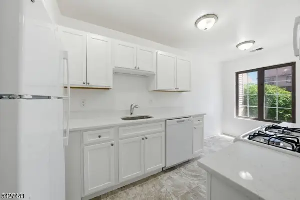11 Deer Hill Ct, Boonton Town, NJ 07005
