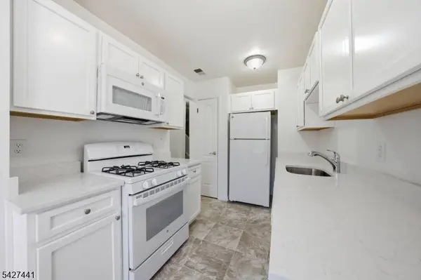 11 Deer Hill Ct, Boonton Town, NJ 07005