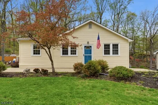 32 Coolidge Trl, Hopatcong Boro, NJ 07843