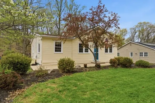 32 Coolidge Trl, Hopatcong Boro, NJ 07843