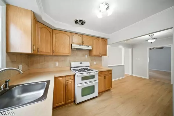 28 Liberty Ct, Parsippany-troy Hills Twp., NJ 07054