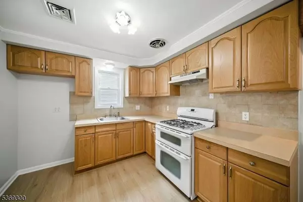 28 Liberty Ct, Parsippany-troy Hills Twp., NJ 07054