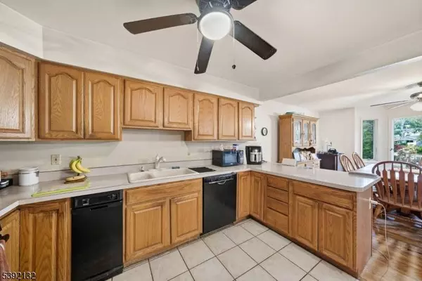 51 Indian Spring Trl, Denville Twp., NJ 07834