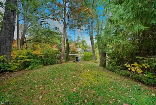 51 Indian Spring Trl, Denville Twp., NJ 07834