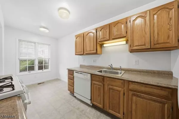 4 Deer Hill Ct, Boonton Town, NJ 07005