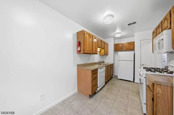 4 Deer Hill Ct, Boonton Town, NJ 07005