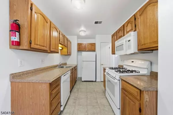 4 Deer Hill Ct, Boonton Town, NJ 07005