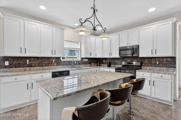 153 Sandra Way, Franklin, NJ 08823