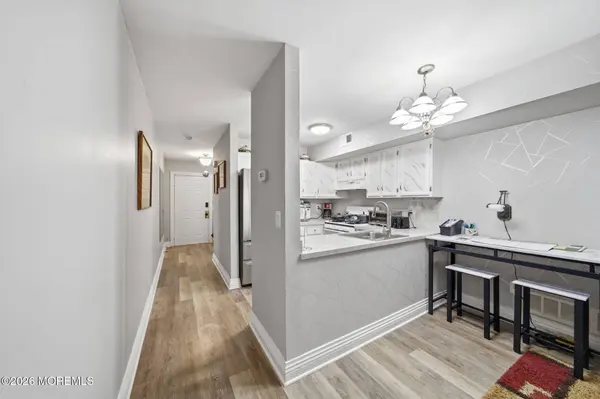 53 Queens Way, Englishtown, NJ 07726