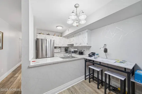 53 Queens Way, Englishtown, NJ 07726