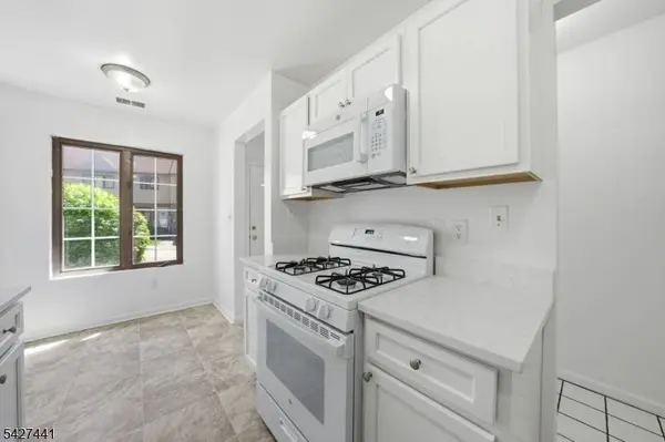 11 Deer Hill Ct, Boonton Town, NJ 07005