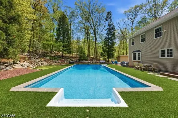 71 Chincopee Rd, Jefferson Twp., NJ 07849