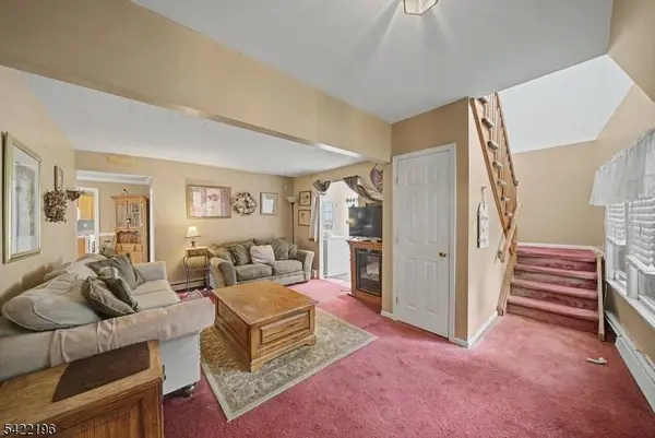 10 Reaville Ct, Parsippany-troy Hills Twp., NJ 07054
