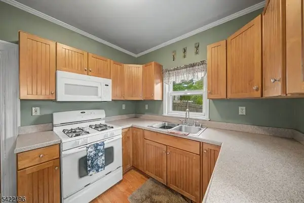 10 Reaville Ct, Parsippany-troy Hills Twp., NJ 07054