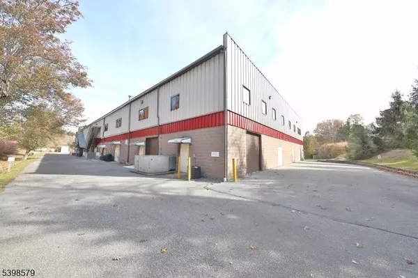 999 Willow Grove St, Hackettstown Town, NJ 07840