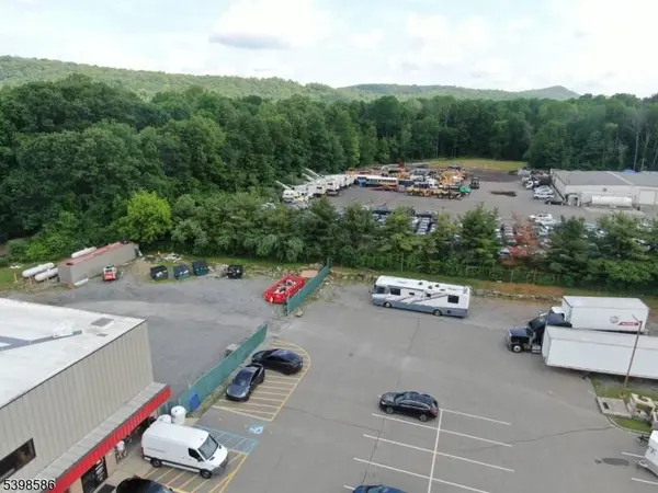 999 Willow Grove St, Hackettstown Town, NJ 07840