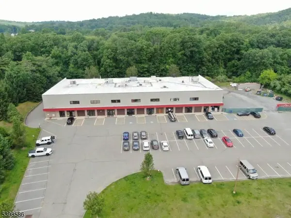 999 Willow Grove St, Hackettstown Town, NJ 07840