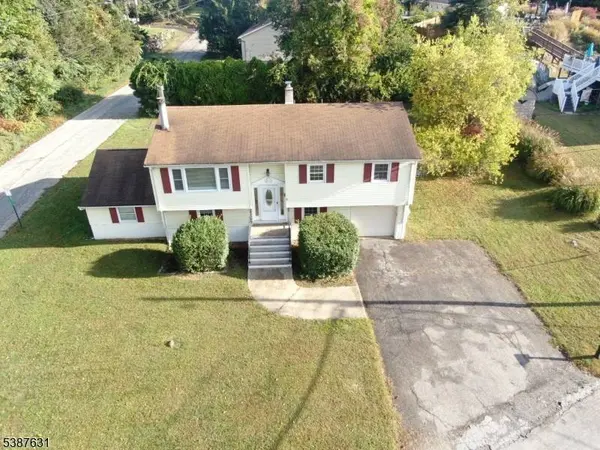 4 Valley Dr, Vernon Twp., NJ 07418