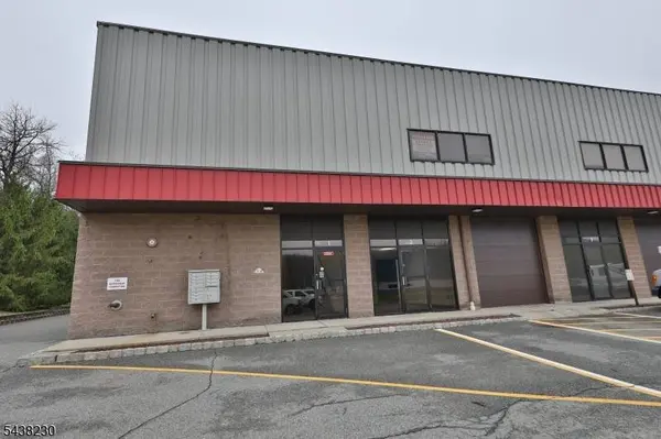 999 Willow Grove St, Hackettstown Town, NJ 07840