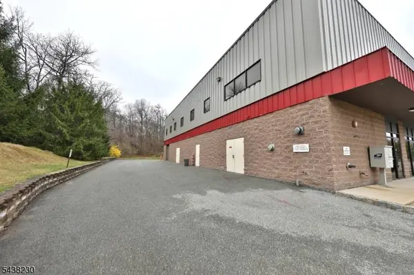 999 Willow Grove St, Hackettstown Town, NJ 07840