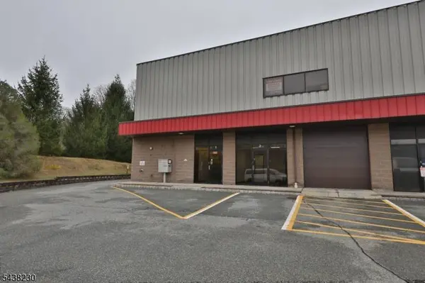 999 Willow Grove St, Hackettstown Town, NJ 07840