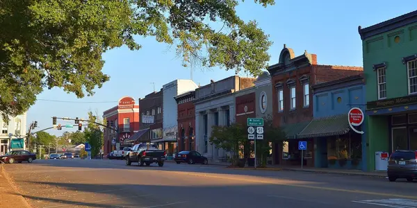 Historic downtown square in Canton, Mississippi — Photo: James Case from Philadelphia, Mississippi, U.S.A. / Wikimedia Commons, CC BY 2.0
