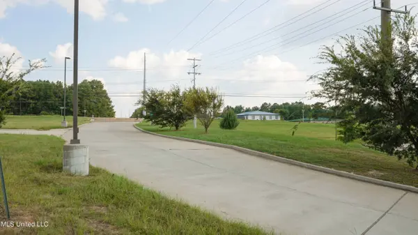 5076 Lakeland Drive, Flowood, MS 39232