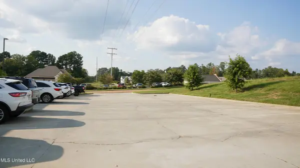 5076 Lakeland Drive, Flowood, MS 39232